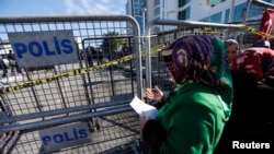 Азия банктын алдына чогулгандар. Стамбул, 4-февраль, 2015-жыл.