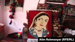 قالین های دست باف افغانستان خریداران فراوانی در داخل و بیرون از افغانستان دارد