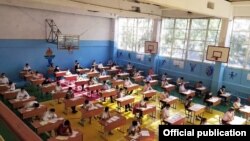 Окуучулар Жалпы республикалык тест тапшырууда. 2020-жыл.