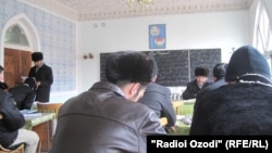 В медресе в таджикском городе Худжанд.