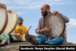 Лідер етно-музичного клубу «БарабанЗА» Денис Васильєв