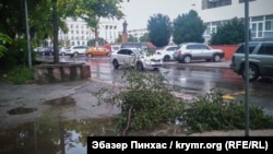 Наслідки негоди у Сімферополі, архівне фото