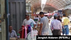 Приграничный рынок на границе Узбекистана, Таджикистана и Кыргызстана.
