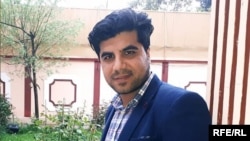 عبادالله حنان‌زی که در برنامه ویژه کاروان زهر رادیو آزادی کار می‌کرد هشت ماه از ازدواج‌اش می‌گذشت.