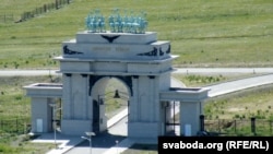 Галоўная брама мэмарыялу