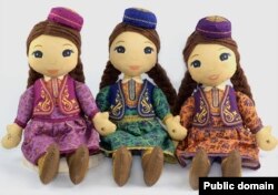 Әдилә һәм Диана Гаязова курчаклары