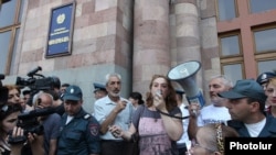 Armenia - Workers of the Nairit chemical plant demonstrate outside the prime minister's office, Yerevan, 16Jul2015.