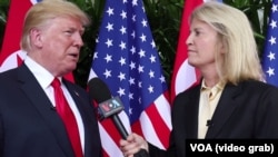 Трамп менен "Америка добушу" радиосунун кабарчысы Грете Ван Састерен.