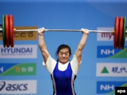 Золотая медалистка чемпионата мира по тяжелой атлетике Майя Манеза. Южная Корея, ноябрь 2009 года.