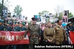 Участники марша «Бессмертный полк». Алматы, 9 мая 2016 года.