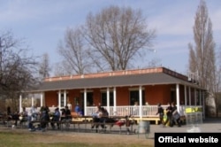 Кафе на полпути