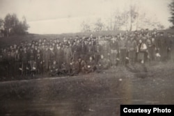 Командир сотні Української повстанської армії Мирослав Симчич з побратимами