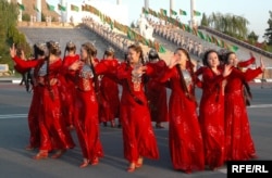 "Geçmişde türkmen zenanlarynyň saçy olaryň her bir ýaşdaky aýratynlygyny kesgitläpdir".