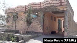 این خانه که در آن افراد گروه داعش جابجا شده بودن در اثر عملیات نیروهای افغان تخریب شده‌است.