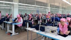 "Аселим" тигүү цехинин кызматкерлери.