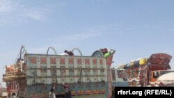 شماری از افغان های که از پاکستان به کشور شان عودت کرده اند.