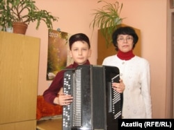 Сабир Мөхәммәтшин укытучысы Людмила Бонькина белән