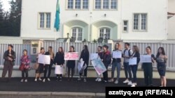 Прага шаарында өткөн митингден бир көрүнүш.