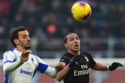 Фрагмент матча итальянской Серии "А" между командами "Сампдория" и "Милан". Он был сыгран незадолго до начала пандемии в Европе, 6 января этого года.