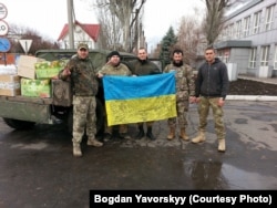 Волонтери «Бучанської варти» відвідують бійців АТО. Архівне фото
