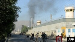 Президент сарайынын дарбазасынан чыккан кара түтүн. 25-июнь, 2013-жыл.