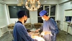 Сыргак Турдалиев кесиптештери менен иш үстүндө.