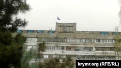Флаг на жилом доме в Симферополе