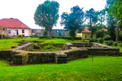 Руїни церкви XIV століття на території Ужгородського замку, в якій була укладена Ужгородська унія в 1646 році