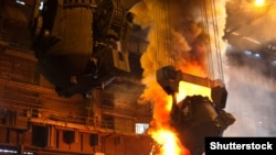 Металлический завод (иллюстративное фото)