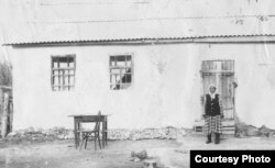 Мукаш Саалакунов төрөлгөн үй. Ысык-Көл облусунун Жети-Өгүз районунун Тосор айылы.