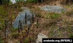 Камяні з памятнымі знакамі