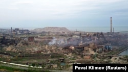 Металургійний комбінат «Азовсталь» у Маріуполі, де тримають оборону українські бійці і по якому російські військові завдають постійних авіаційних та артилерійських ударів. 5 травня 2022 року