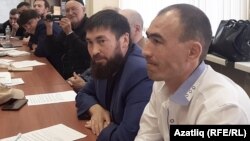 Фәнзил Әхмәтшин (уңнан икенче)