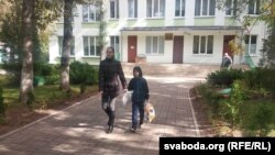 Алена Лазарчык з сынам Арцёмам, архіўнае фота 2020 году 