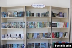 Gəncədə açılmış yeni kitab evinin içi