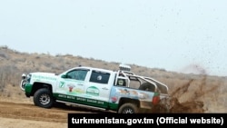 Гоночный автомобиль, управляемый Бердымухамедовым.