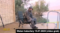 G.Berdimuhamedow balyk tutýar.