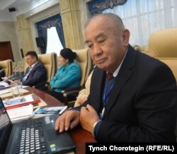 Кыргызстандагы 1916-жылкы улуттук боштондук көтөрүлүштүн жана Улуу Үркүндүн 100 жылдыгына арналган илимий жыйындын коногу - анжыяндык профессор Рустамбек Шамсутдинов. 21.10.2016.