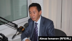 Кыргызстан. Дүйшөн Сатыбалдиев. Калкты каттоо департаменттинин башчысы. 18-октябрь, 2011-жыл.