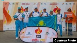 Испанияда өткен бүкіләлемдік трансплант ойындарына қатысқан Қазақстан құрамасы. (Сурет Жәнібек Успановтан алынды.)