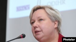 Руководитель наблюдательской миссии БДИПЧ/ОБСЕ Урсула Гачек (архив)