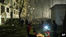 «У Святошинський район було влучання ракети. На даний момент рештки ракети вилучили на експертизу»