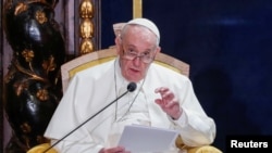 Рим папасы Франциск. Архивдик сүрөт.