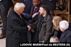 Дональд Трамп и Владимир Зеленский в соборе Нотр-Дам де Пари (Париж), 7 декабря 2024 г.