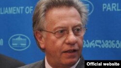 Оппозиция планирует использовать трехдневный визит Букиккио для обсуждения проекта конституционных изменений, принятых в двух чтениях «Грузинской мечтой»