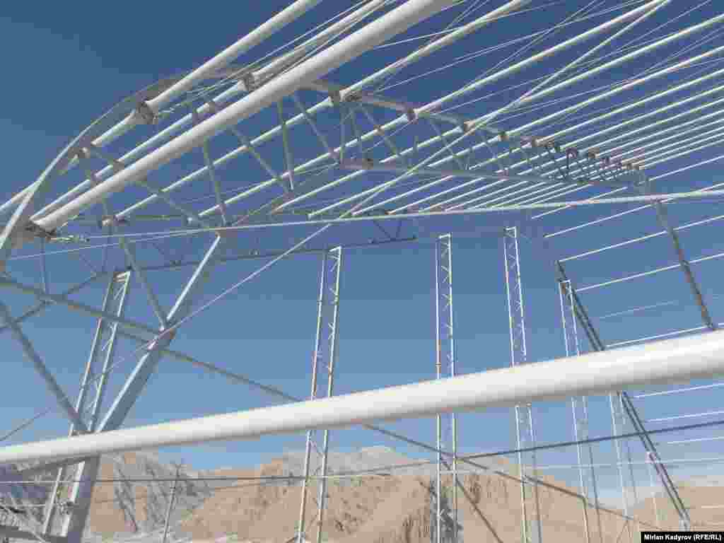 Аянтчанын үстүн жабууга Бишкек шаарынан атайын адистер чакырылган.