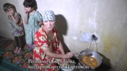 Олю и Алину воспитывает их бабушка