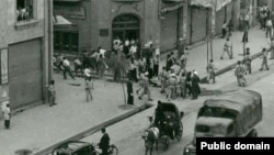 Иран  - Аскерлер менен демонстранттардын кагылышы. 19-август, 1953-жыл. 