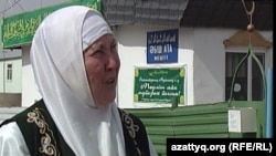 Айша Оразбай, возле мечети "Абиш-ата", Астана 2011 год. 