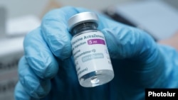 AstraZeneca вакцинасы. Иллюстрациялык сүрөт